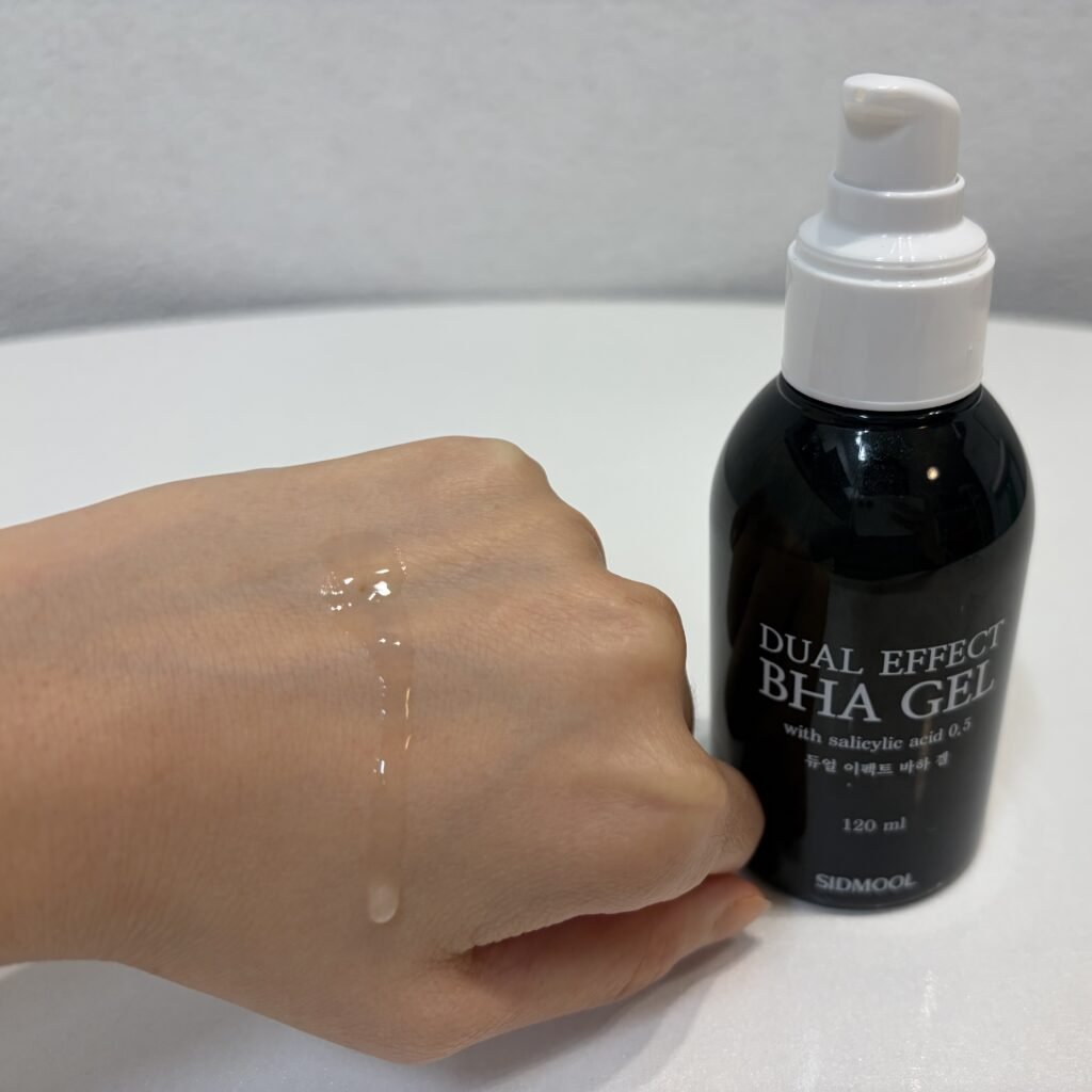 Sidmool Dr.Troub Dual Effect BHA Gel texture swatch on hand with product tube in background